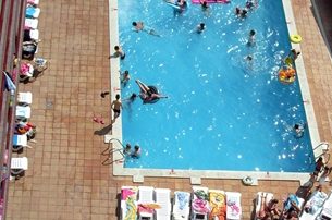 3 ways to encourage swimmers to get rid of winter blues by jumping in the pool