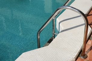 5 weekly pool maintenance tasks for technicians in training