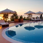 4 tips for perfecting your pool furnishings